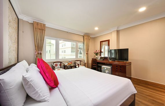 Pink Suite City View with free Minibar